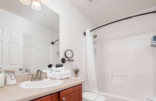 Spanish Fort House | +1600sf Quiet with Parking Stocked Kitchen Workspace