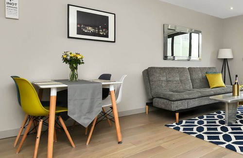 West Ealing Apartment | 165 m² Apartment ∙ 2 bedrooms ∙ 4 guests
