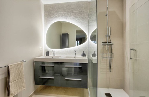 Plevenon House | 165 m² House ∙ 3 bedrooms ∙ 6 guests