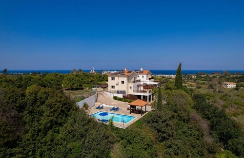 Latchi Villa | 165 m² Villa ∙ 3 bedrooms ∙ 6 guests