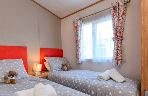 Rhyd-y-clafdy Ski Chalet | 17 Crugan in the beautiful Pwllheli