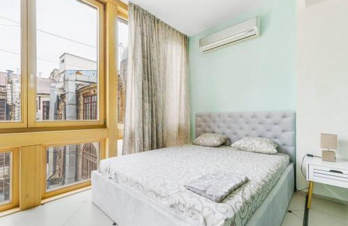 Odessa City Center Apartment | 17 Deribasivska 4-room Apartment
