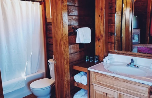Columbia Falls Cabin | #17 - Flagpole View Cabins - Deluxe Cabin
