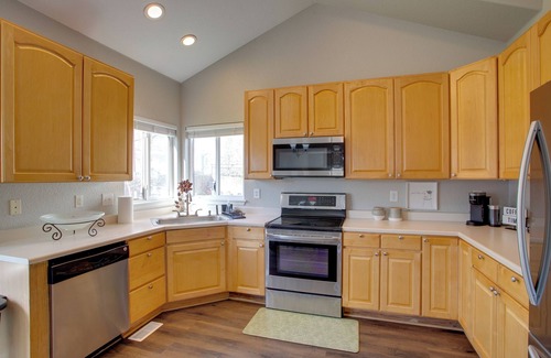 Commerce City House | 17 Mi to Dtwn Denver: Family Home w/Private Yard