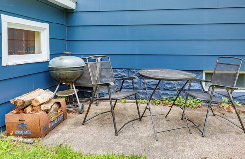 Ontonagon House | 17 Mi to Porkies: Getaway Steps to Beach & Main St