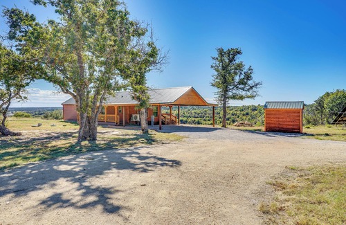 Bluff Dale Cabin | 17 Mi to Tarleton State: Mtn-View Hideaway!