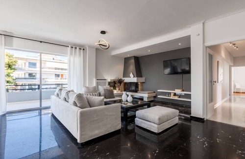 Glyfada Apartment | 170 m² Apartment ∙ 3 bedrooms ∙ 6 guests