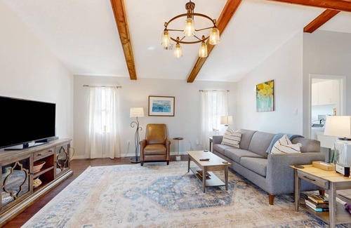 Englewood East House | 170 m² House ∙ 3 bedrooms ∙ 6 guests