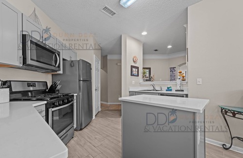 Gulfport Boat Rental | 1701V Short walk to the beach
