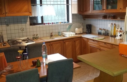 Raches Villa | *170sm Maisonette *Wifi & PL &FP +2min drive to Sea*