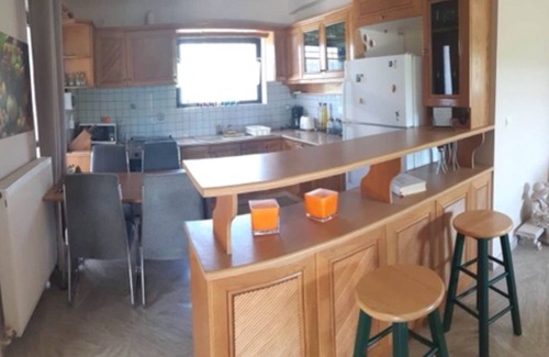 Raches Villa | *170sm Maisonette *Wifi & PL &FP +2min drive to Sea*