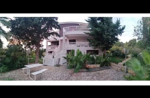Raches Villa | *170sm Maisonette *Wifi & PL &FP +2min drive to Sea*