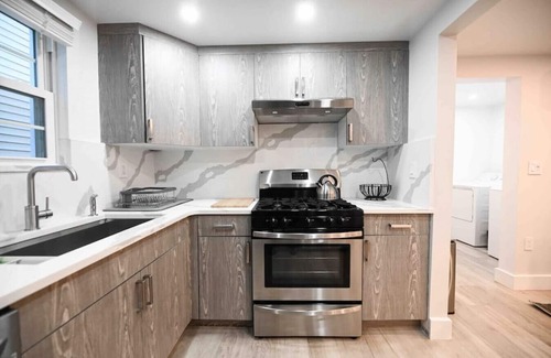 Devon House | 171 Broadway · Renovated House Steps Away From The Ocean