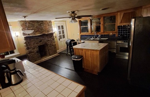 Gettysburg House | 1798 historic log cabin and 3 acres in Gettysburg you can rent privately.
