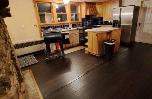 Gettysburg House | 1798 historic log cabin and 3 acres in Gettysburg you can rent privately.