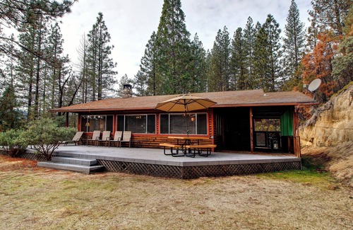 North Wawona Cabin | (17A) Longview at The Redwoods In Yosemite