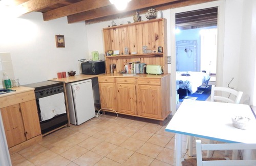 Melrand Apartment | 17th century apartment Ideal for couples and pet friendly