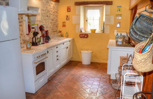 Drache Cottage | 17th Century Charm Between Loire Castles and Futuroscope, with Pool and Lush Garden