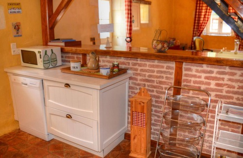 Drache Cottage | 17th Century Charm Between Loire Castles and Futuroscope, with Pool and Lush Garden