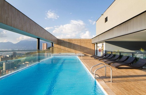 Las Lomas I Condo | ★17th Floor★Coolest building in Medellin★RoofTop Pool/Jacuzzi/Gym★Amazing Views★
