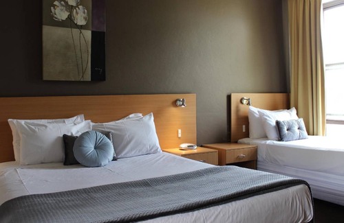 Warwick Farm Hotel | 18 m² Motel ∙ 2 bedrooms ∙ 127 guests