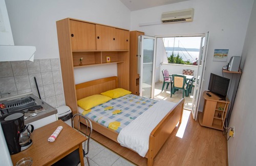 Jesenice Apartment | 18 m² Studio flat ∙ 1 bedroom ∙ 2 guests