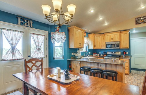 Panguitch House | 18 Mi to Mammoth Cave: Spacious Group Getaway