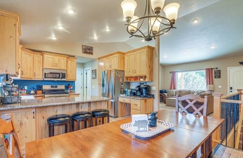 Panguitch House | 18 Mi to Mammoth Cave: Spacious Group Getaway