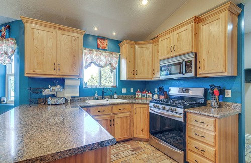 Panguitch House | 18 Mi to Mammoth Cave: Spacious Group Getaway