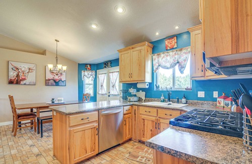 Panguitch House | 18 Mi to Mammoth Cave: Spacious Group Getaway