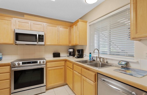 Seaview Condo | 180 AMAZING VIEW, Steps to Beach & Discovery Trail, BBQ (Lost)
