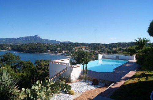 Le Pradet Apartment | 180 degree views over the Bay of Toulon. Apartment in a stylish villa.