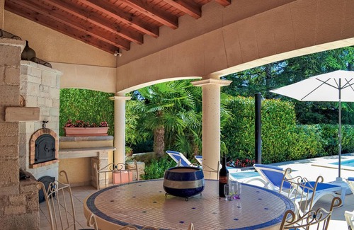 Savignac-les-Eglises House | 180 m² House ∙ 2 bedrooms ∙ 4 guests