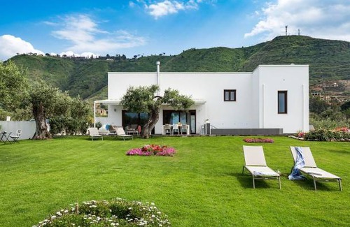 Cefalu House | 180 m² House ∙ 3 bedrooms ∙ 6 guests