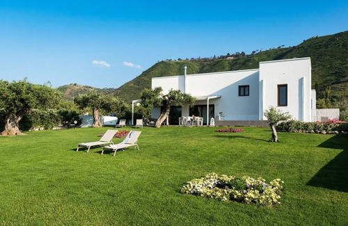 Cefalu House | 180 m² House ∙ 3 bedrooms ∙ 6 guests