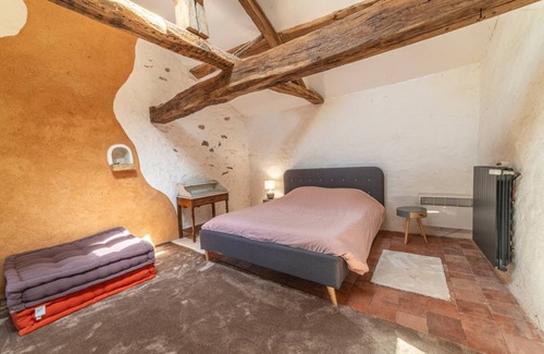 Saint-Christophe-en-Brionnais House | 180 m² House ∙ 4 bedrooms ∙ 13 guests