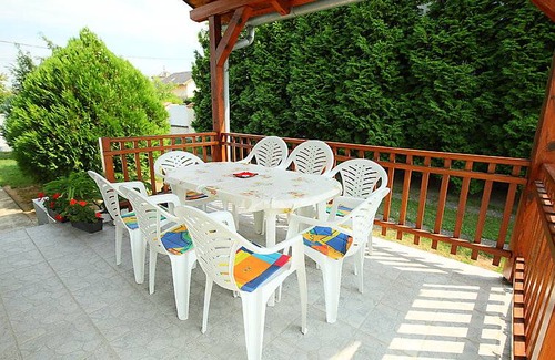 Balatonszarszo House | 180 m² House ∙ 6 bedrooms ∙ 12 guests