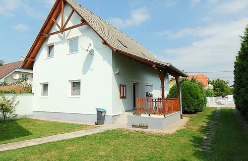 Balatonszarszo House | 180 m² House ∙ 6 bedrooms ∙ 12 guests