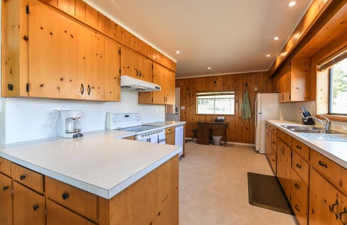 Union Bay House | 180 Water views + patios!