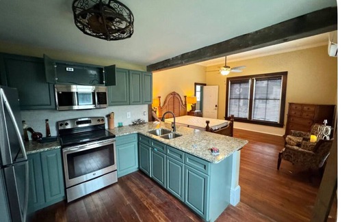 Dunnellon Apartment | 1800 Historic Studio in downtown Dunnellon Rainbow River World Equestrian ctr