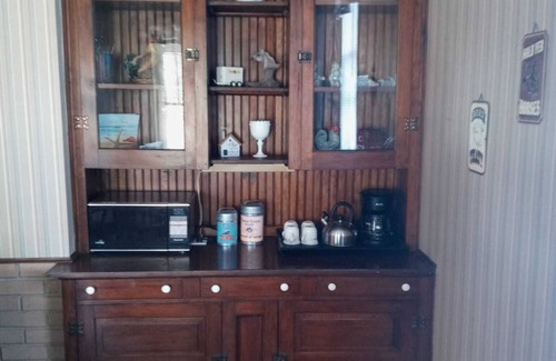 Tippecanoe House | 1800's Patriot House Tappan Lake Deersville wifi, private yard Trailer Parking