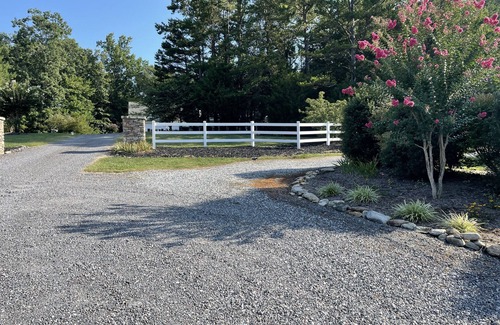 Clemmons Apartment | *1800 SqFt Private Aptmt in Country Home. WFU, DTWS,Truist Field/RISE,Tanglewood