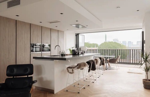Oud-Zuid Apartment | 180m2 luxurious hidden gem, perfect for families with a dedicated elevator