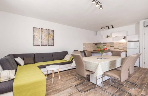 Rab Town House | 181 m² House ∙ 4 bedrooms ∙ 8 guests