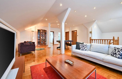 Konjscina House | 181 m² House ∙ 3 bedrooms ∙ 9 guests