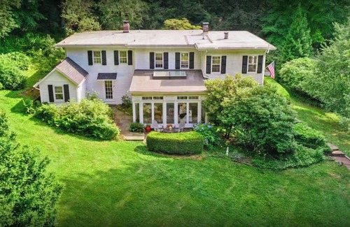 Weston House | 1845 Historic & Romantic Westport/Weston River Access - Luxury Matresses Low EMF