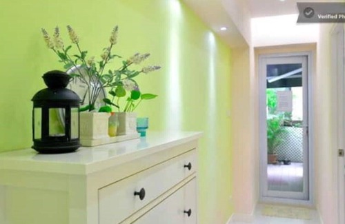 Sheung Wan Apartment | 185 Entire flat with 1 bedroom w. walk.out Terrace