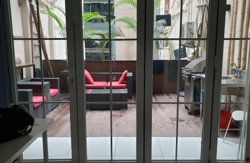 Sheung Wan Apartment | 185 Entire flat with 1 bedroom w. walk.out Terrace