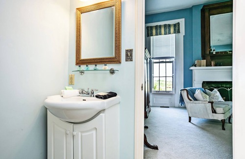 Springfield Bed & Breakfast | 1851 Historic Maple Hill Manor B&B