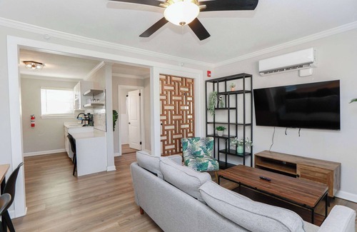 Cottage Line Apartment | 1866 EOV Wave Suite S